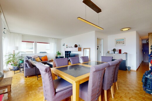 salon / salle à manger avec parquet floor, drywall, cloison sèche, wood finish floor, et sol en finition bois