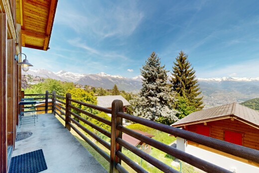 balcon avec from property, balcon, day time, vue sur la montagne, et mountain view