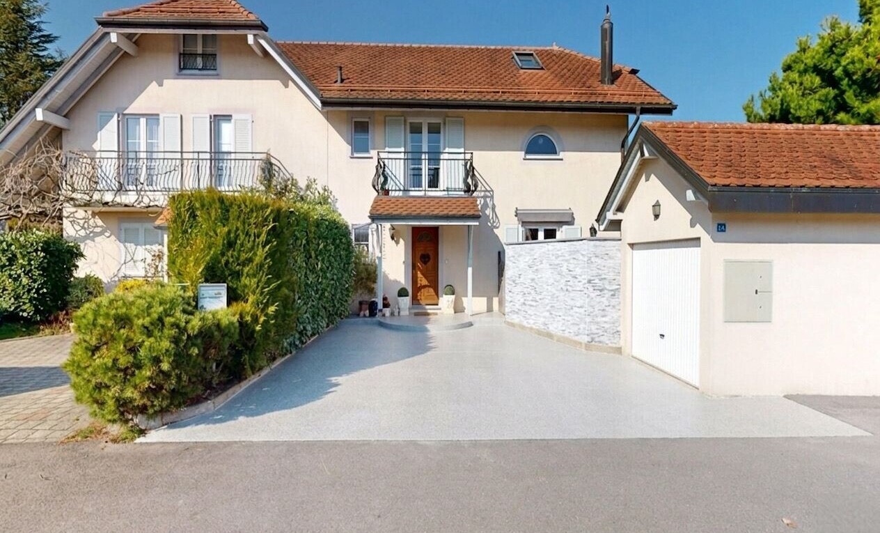 außenansicht mit balkon, property visible, day time, stuckverkleidung, und außenansicht