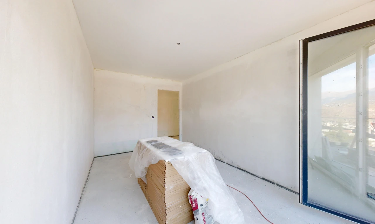 chambre avec inside property, cloison sèche, drywall, sol en béton, et concrete floor