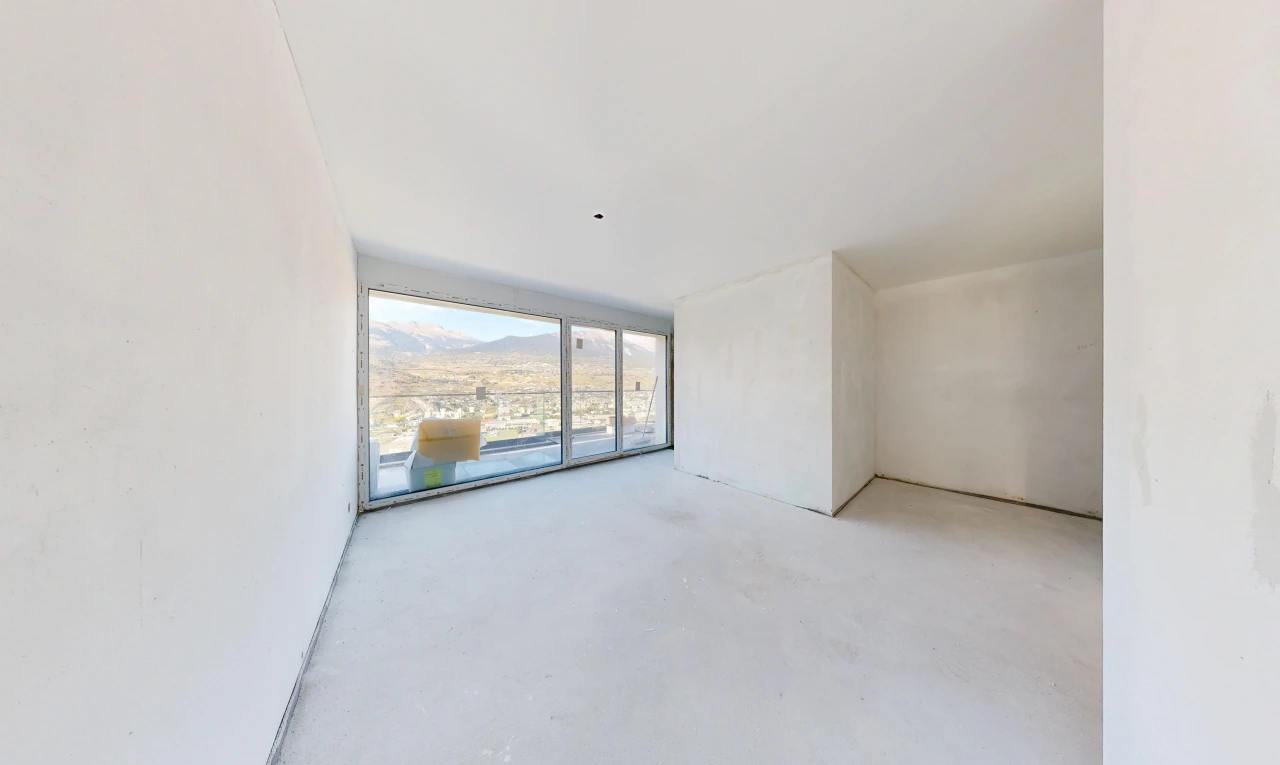 pièce vide avec concrete floor, sol en béton, inside property, vue sur la montagne, et mountain view