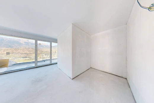 pièce vide avec inside property, sol en béton, concrete floor, cloison sèche, et drywall