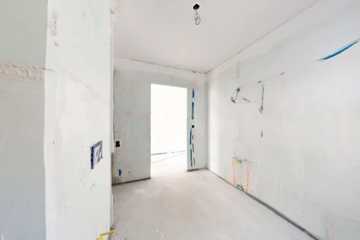 pièce vide avec inside property, concrete floor, sol en béton, drywall, et cloison sèche