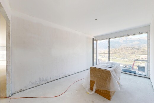 bureau avec inside property, concrete floor, et sol en béton
