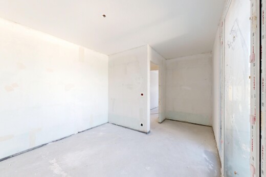 pièce vide avec concrete floor, sol en béton, inside property, drywall, et cloison sèche