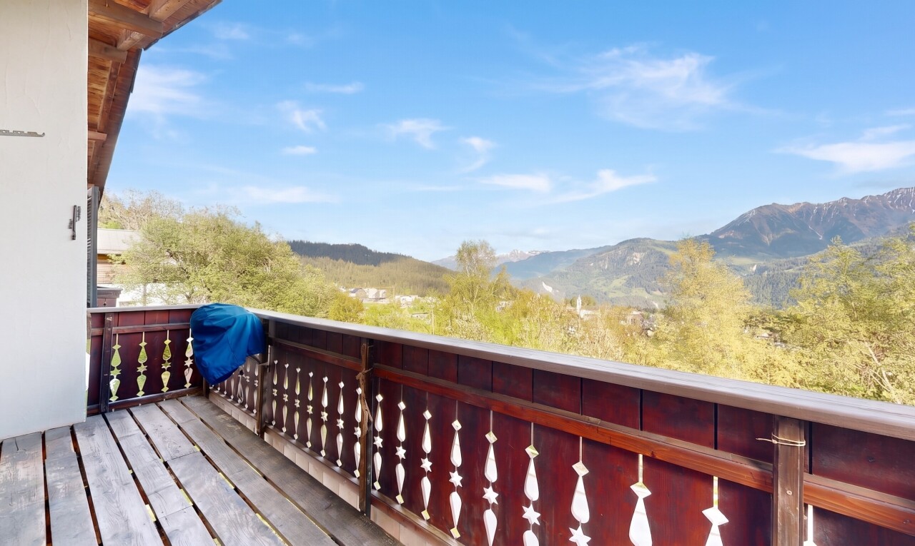 balcon avec mountain view, vue sur la montagne, from property, day time, et gril