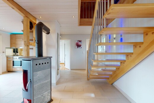 escaliers avec escaliers, cloison sèche, drywall, inside property, et plinthes murales