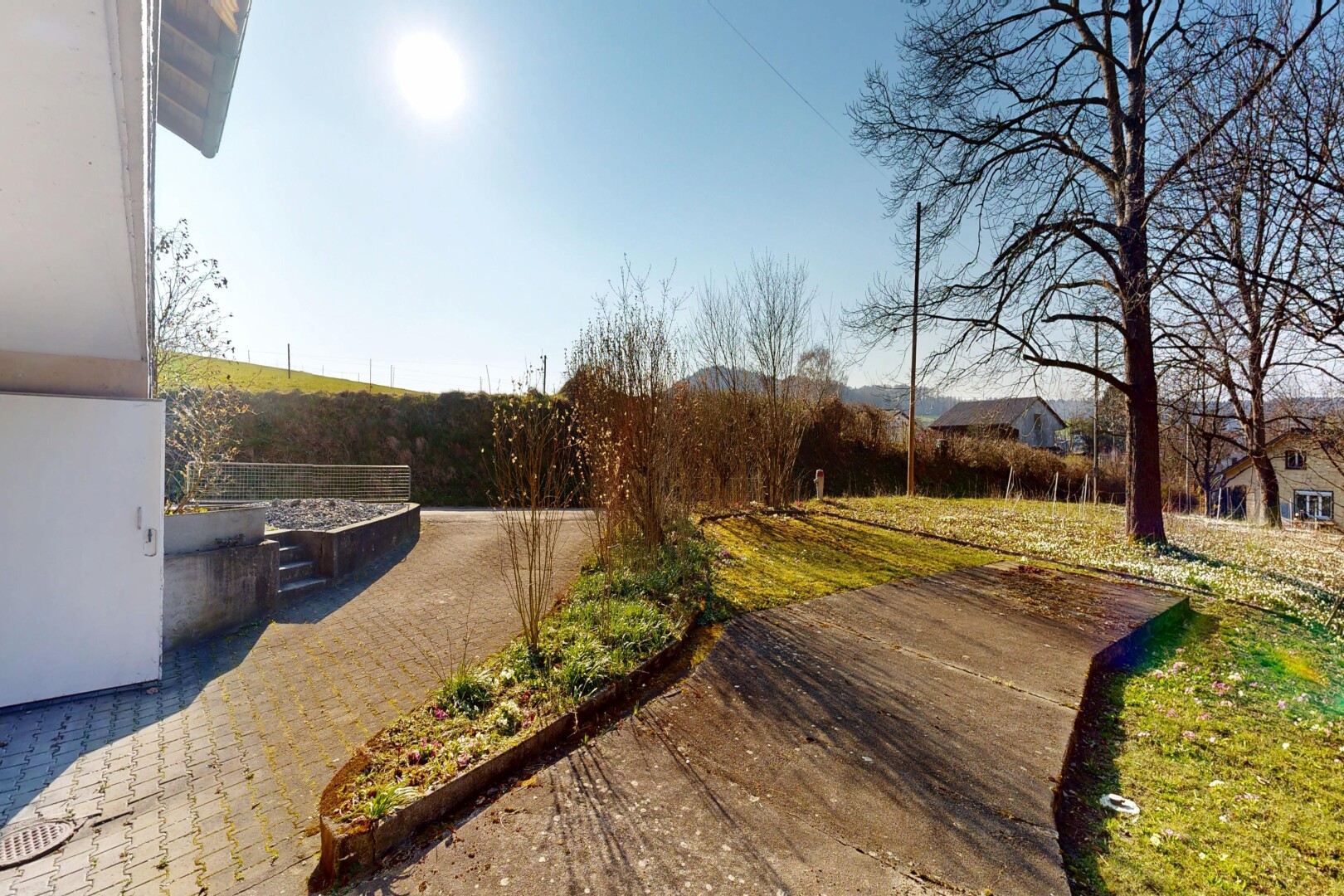 jardin avec day time et from property