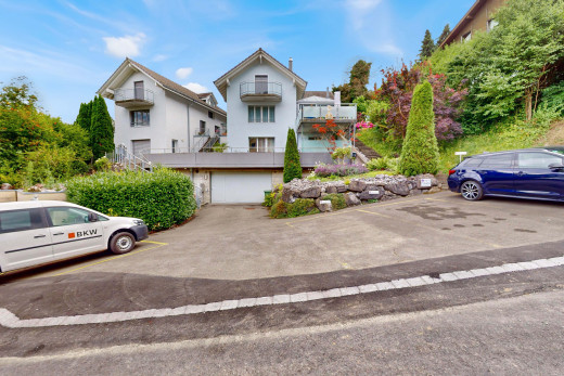 außenansicht mit eingebaute garage