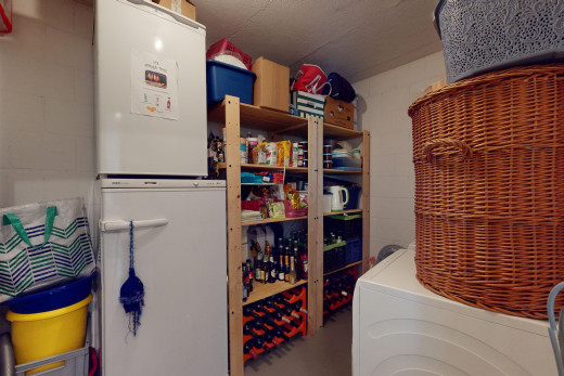 wäschekammer mit wasserkocher und wäscherei