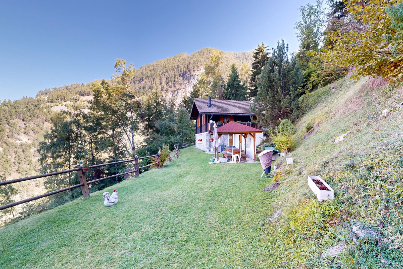 garten mit pavillon, rasen, mountain view, blick auf die berge, und day time