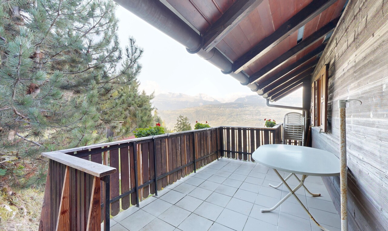 balkon mit overcast, from property, mountain view, blick auf die berge, und terrasse