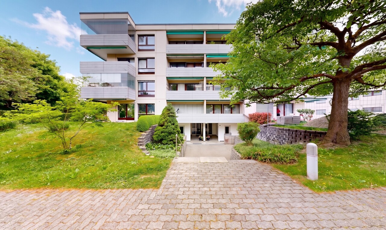 außenansicht mit day time, apartment complex view, blick auf wohnanlage, und from community