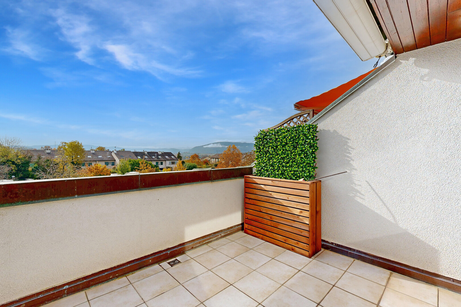 terrasse avec from property, day time, terrasse, mountain view, et vue sur la montagne