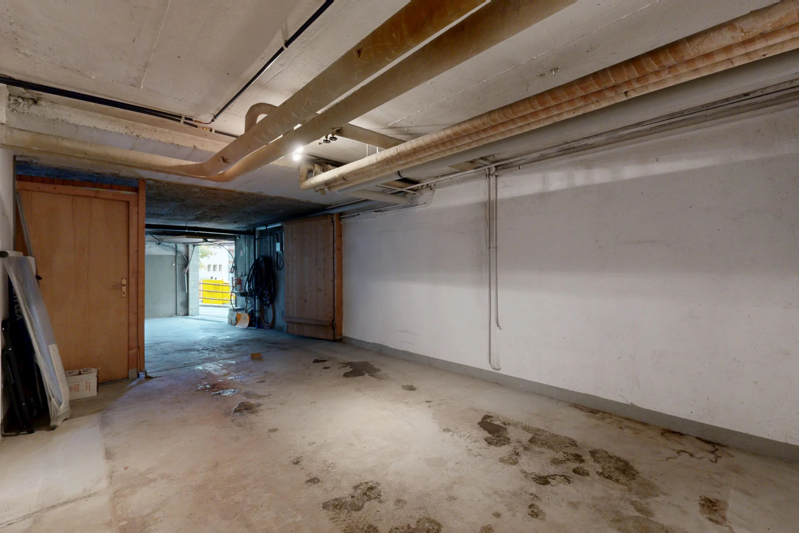 parking avec inside property