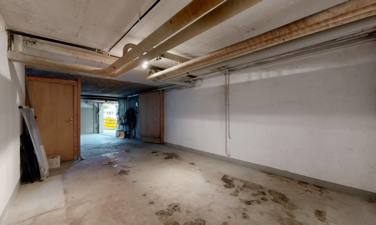 parking avec inside property