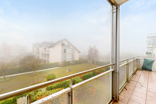 balcon avec balcon, from property, et day time