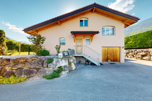 außenansicht mit vortreppe und stuckverkleidung