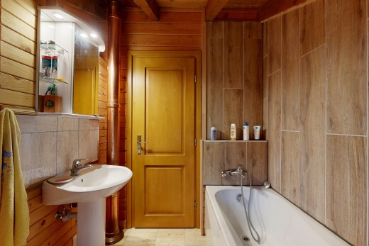 bad mit holzwand, wood wall, bad, komplettes badezimmer, und inside property