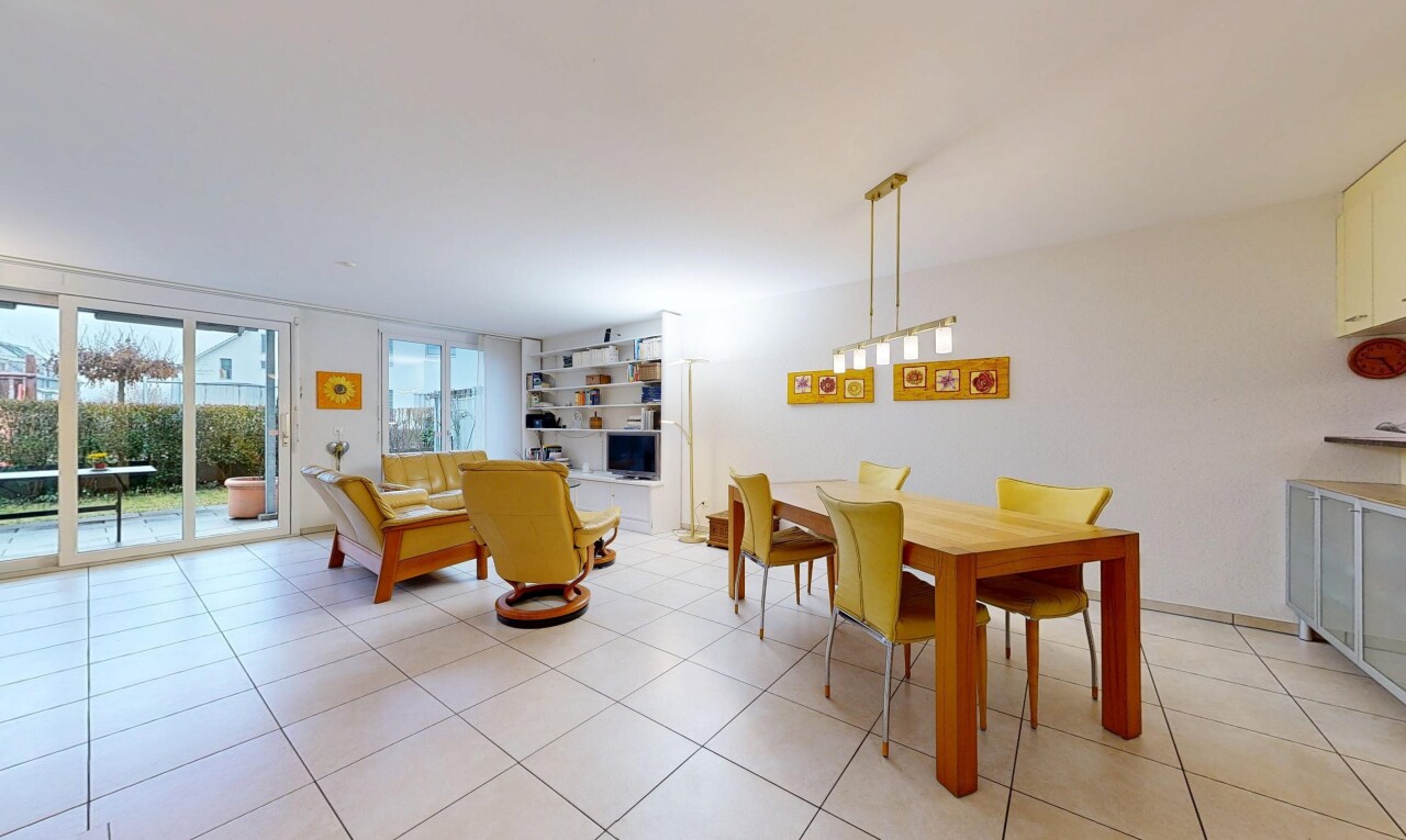 salon / salle à manger avec inside property, cloison sèche, drywall, lumière naturelle, et natural light