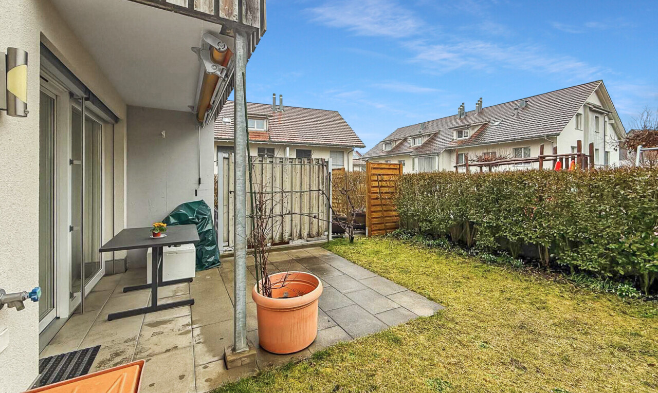 jardin avec clôture, terrasse, from property, day time, et pelouse