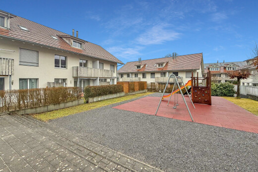 außenansicht mit wohngebietblick, residential view, day time, und zaun