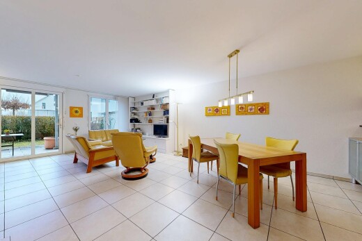 wohn- / esszimmer mit inside property, gipskartonwand, drywall, natürliches licht, und natural light