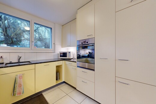 küche mit ofen, arbeitsplatten, dark countertops, light floor, und tile floor