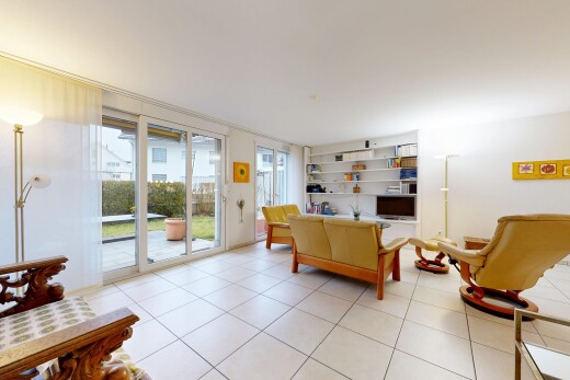 wohnzimmer mit drywall, gipskartonwand, natural light, natürliches licht, und inside property