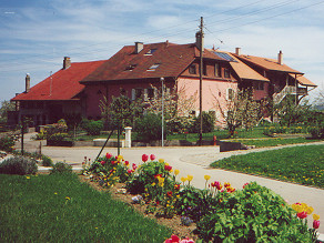 façade avec pelouse