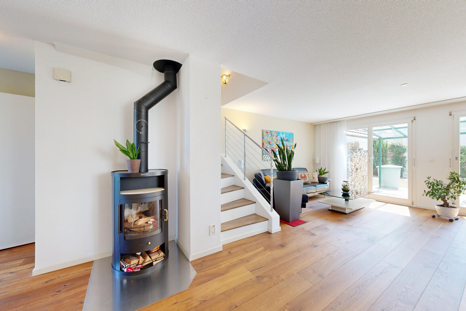 treppe mit holzofen, wood finish floor, holzfußboden, treppen, und drywall