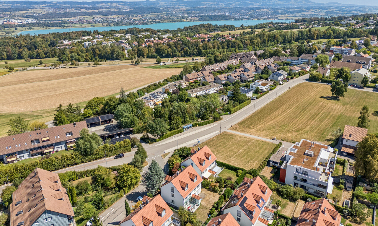 blick auf die berge mit day time, orchard / agricultural view, blick auf obstgarten/agrarland, water view, und seesicht