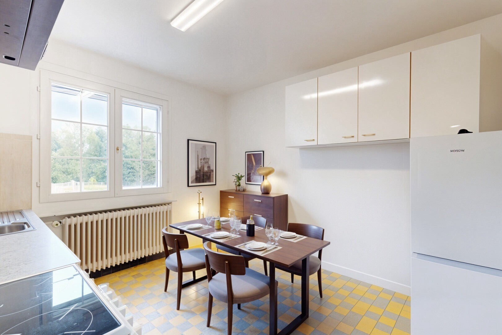 salle à manger avec radiateur, drywall, cloison sèche, inside property, et natural light