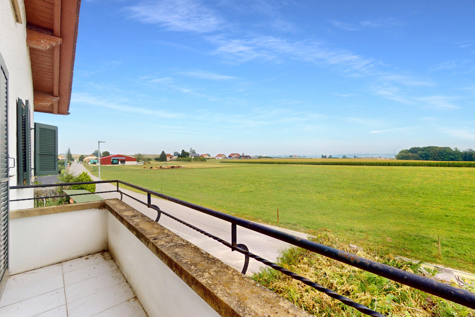 balcon avec rural view, vue rurale, day time, balcon, et pasture view
