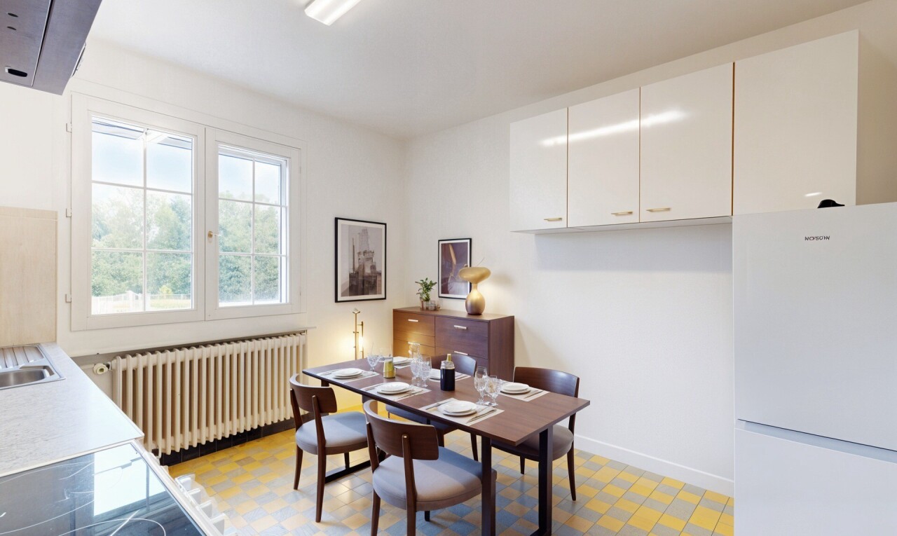 salle à manger avec radiateur, drywall, cloison sèche, inside property, et natural light