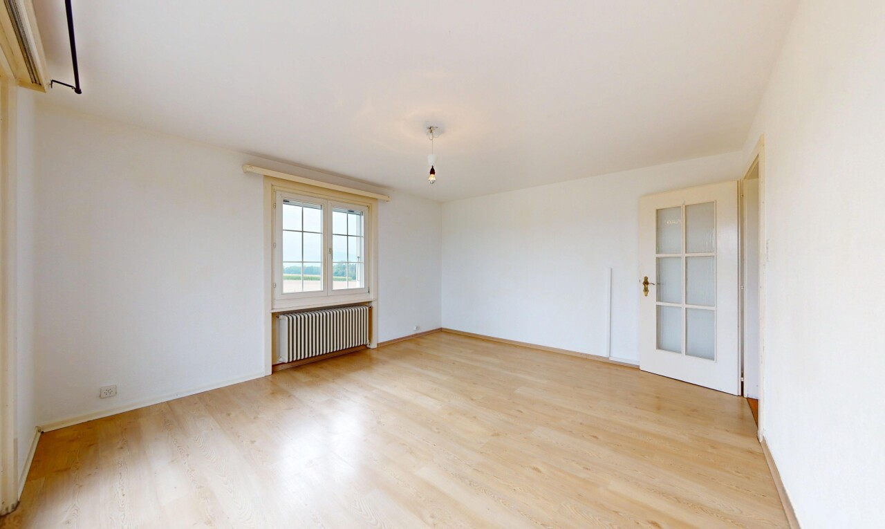 pièce vide avec natural light, lumière naturelle, inside property, drywall, et cloison sèche