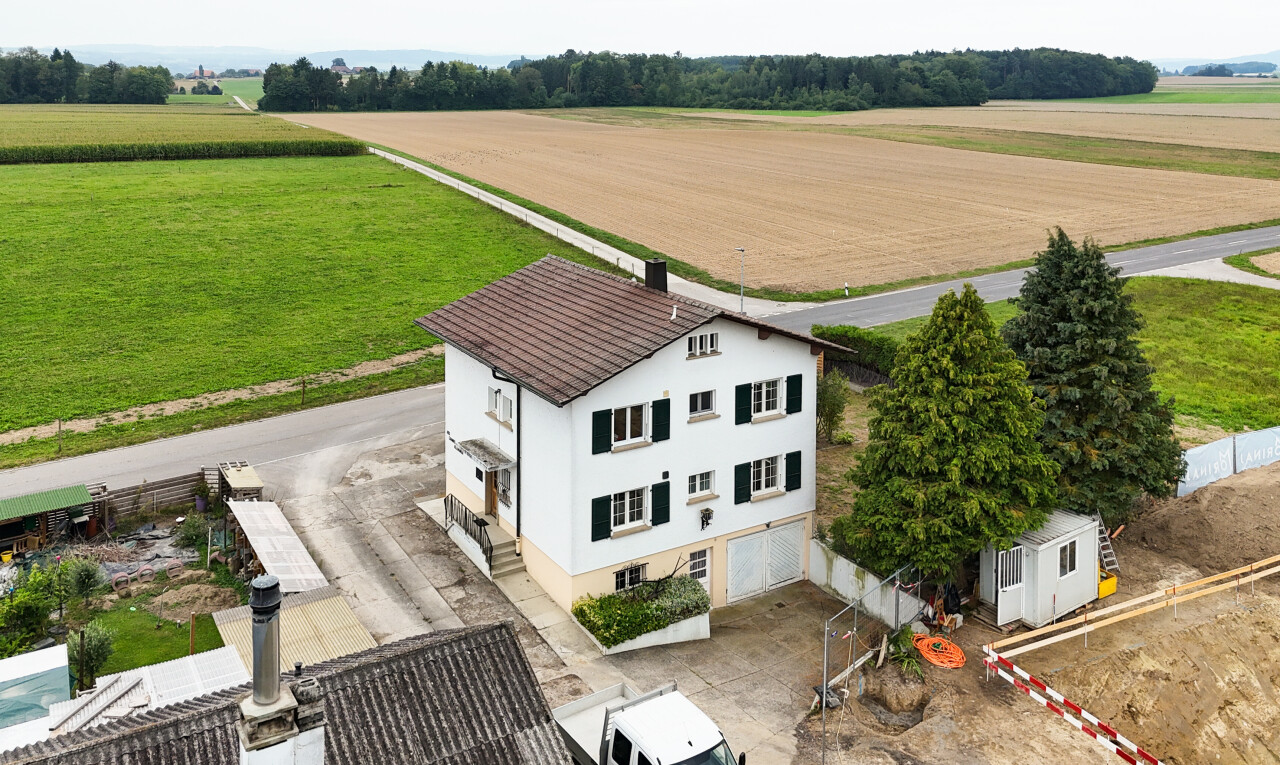 façade avec bardage en stuc, vue rurale, rural view, property visible, et vue sur le verger/agriculture