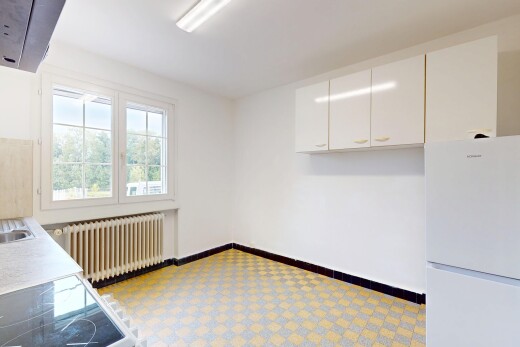 küche mit kühlschrank, kühler, drywall, gipskartonwand, und natural light