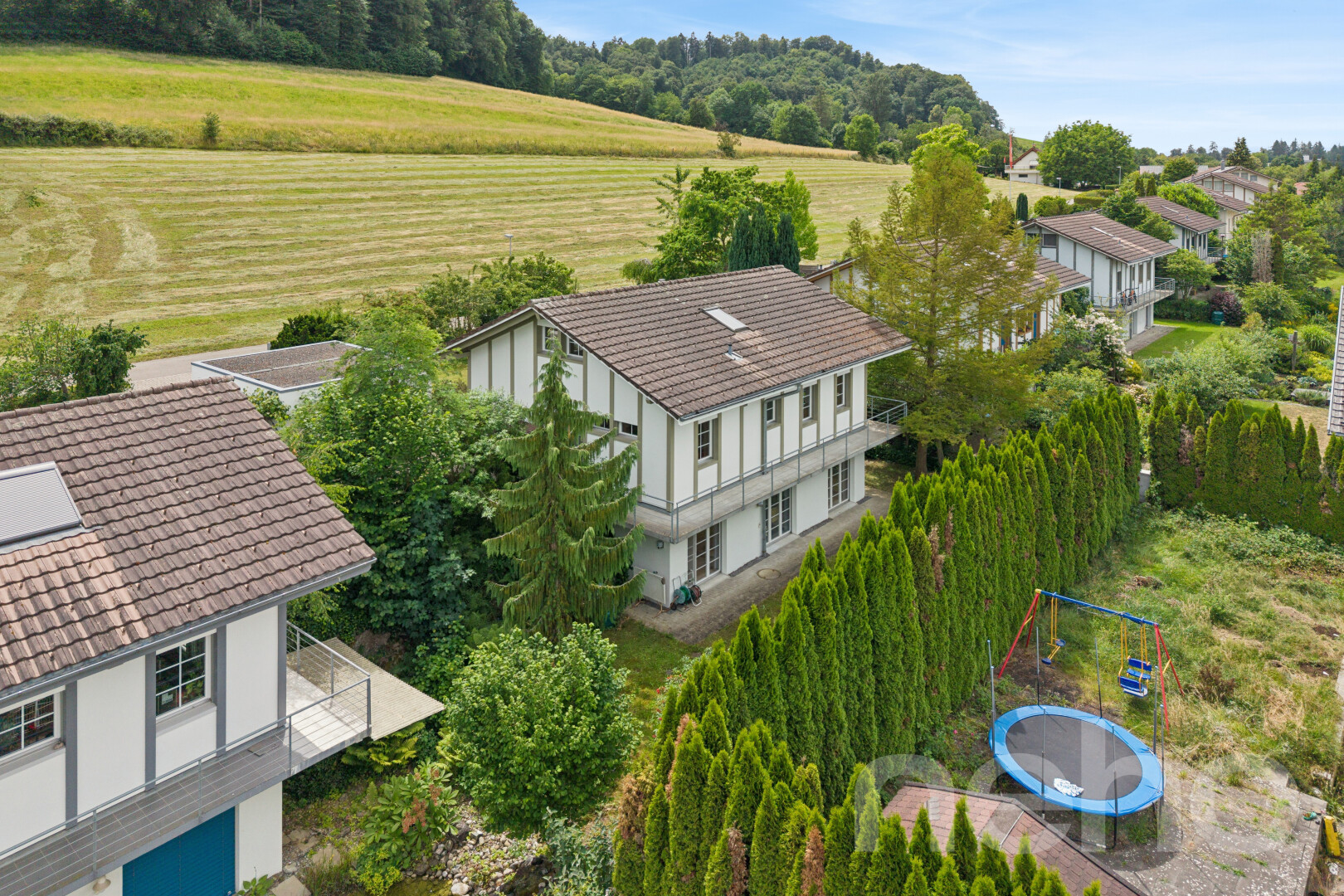 außenansicht mit trampolin, drone view, rural view, ländliche aussicht, und balkon