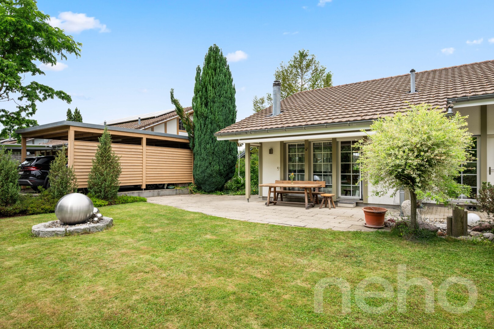 garten mit rasen, from property, terrasse, und day time