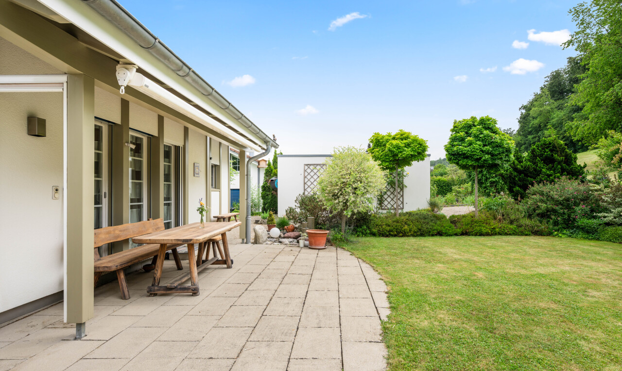 terrasse mit rasen, from property, terrasse, und day time