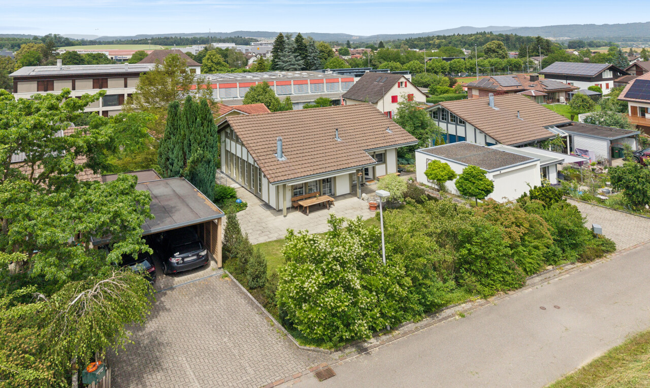 façade avec day time, allée, drone view, residential view, et vue résidentielle