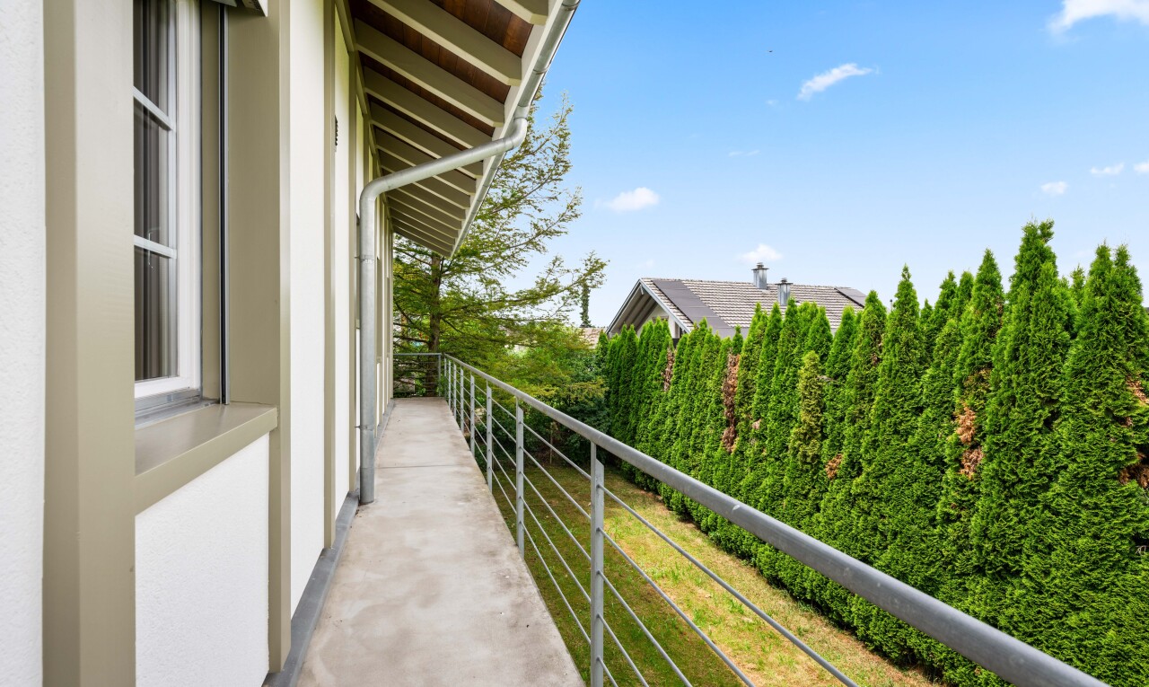 balcon avec balcon, from property, et day time