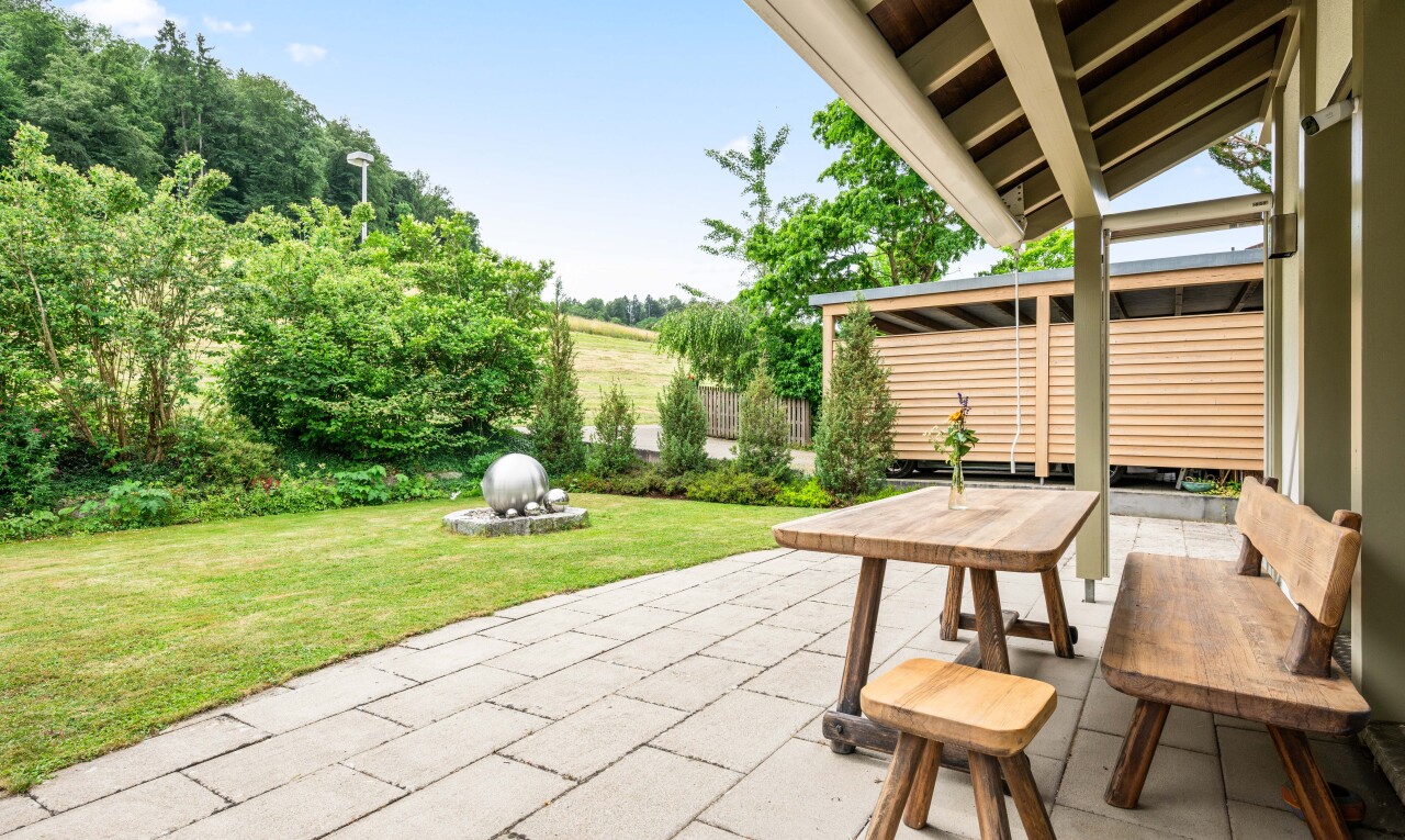 terrasse mit terrasse, from property, rasen, und day time