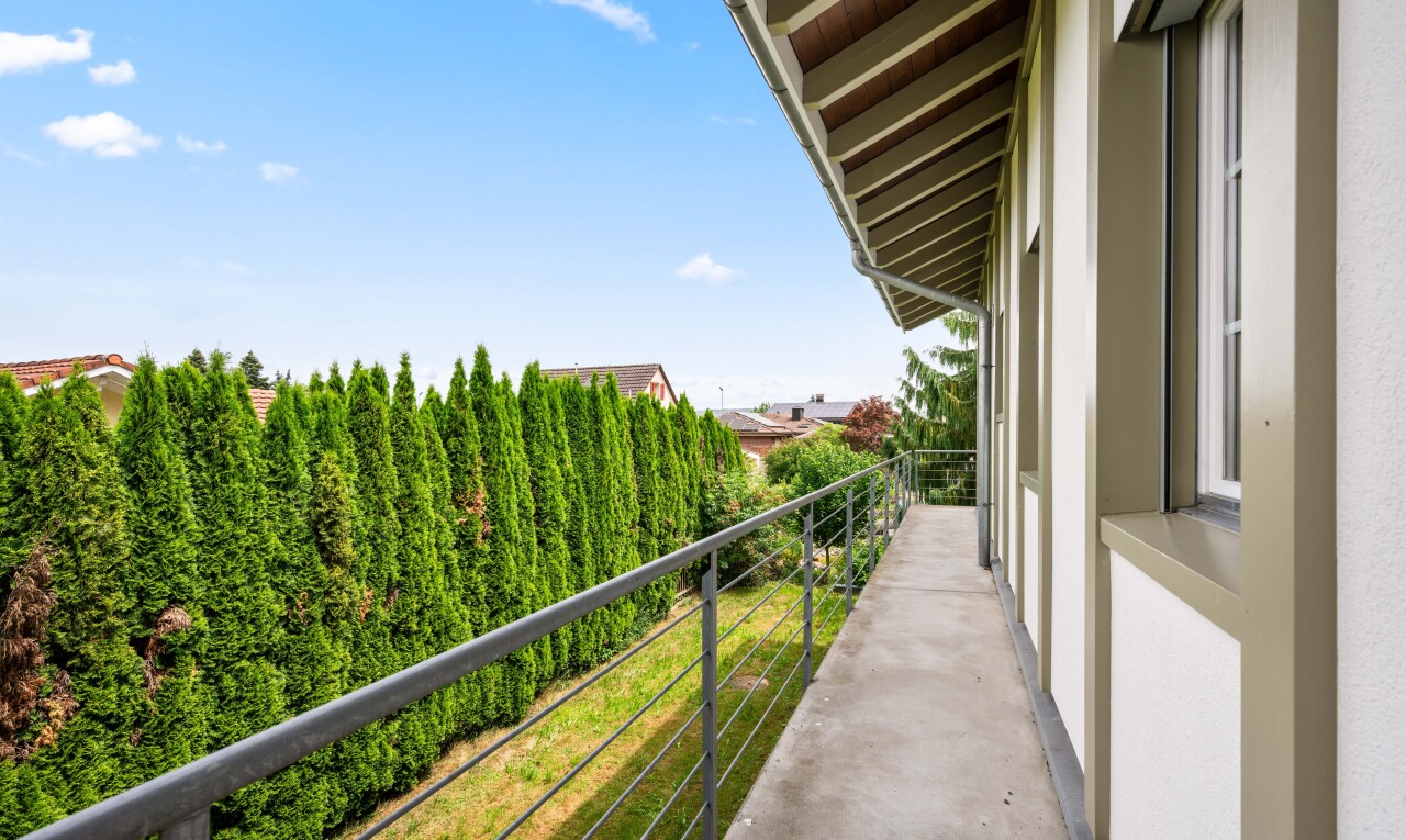 balkon mit from property, balkon, und day time