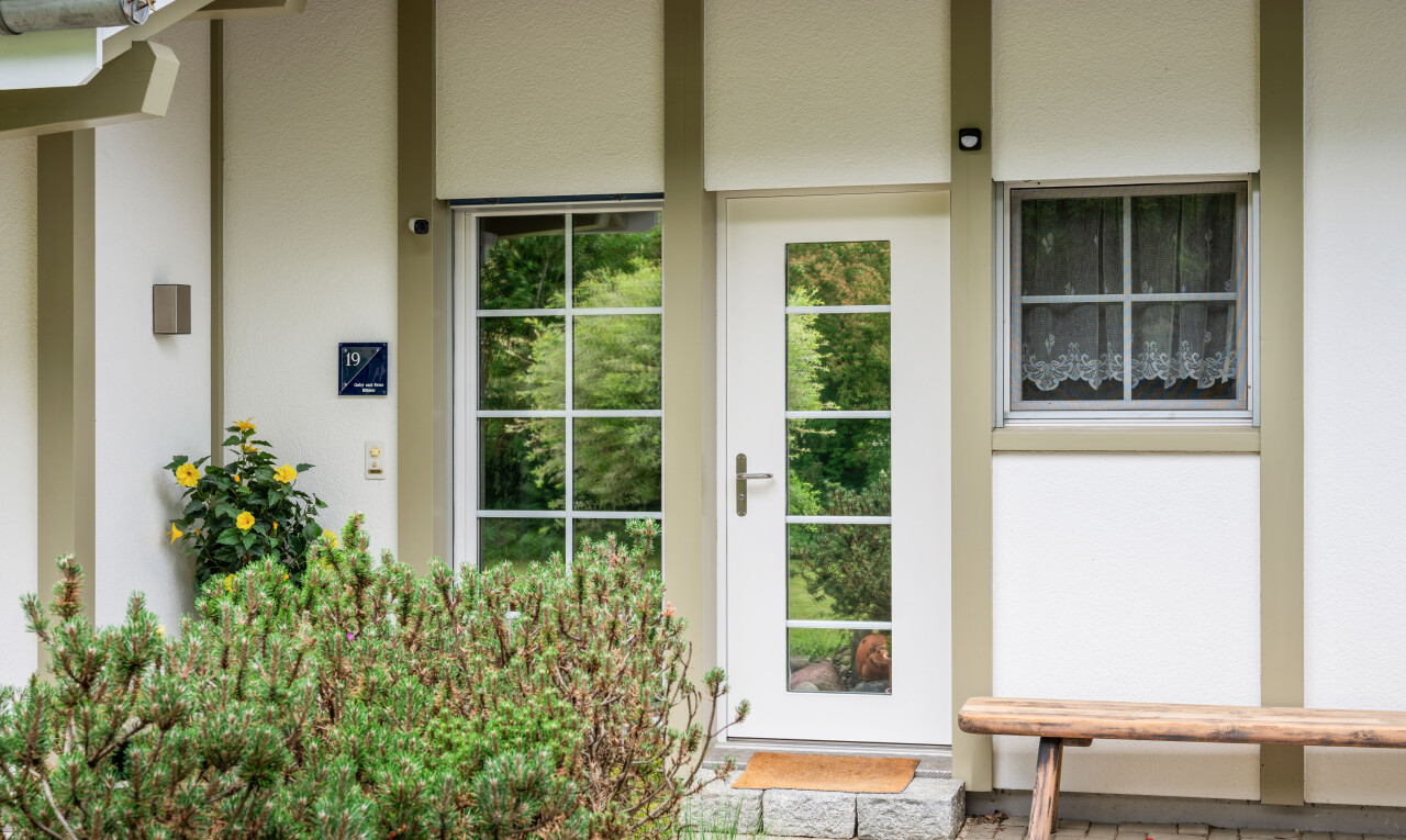 außenansicht mit property visible und stuckverkleidung