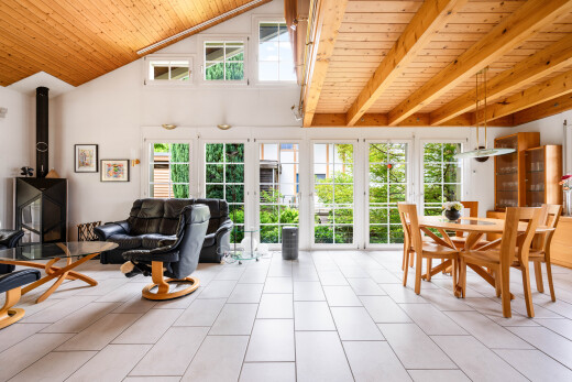terrasse mit inside property, wintergarten, essbereich im freien, und französische türen