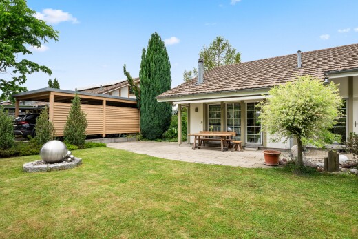 garten mit rasen, from property, terrasse, und day time