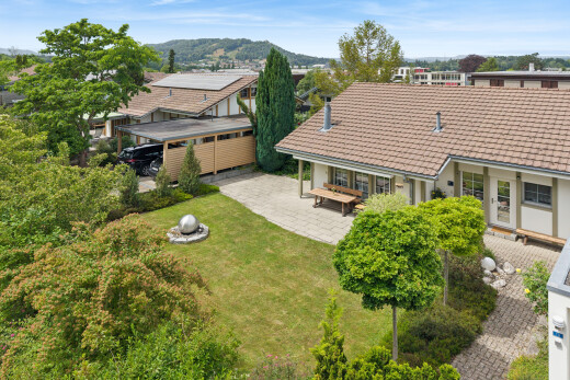 außenansicht mit drone view, rasen, day time, mountain view, und blick auf die berge