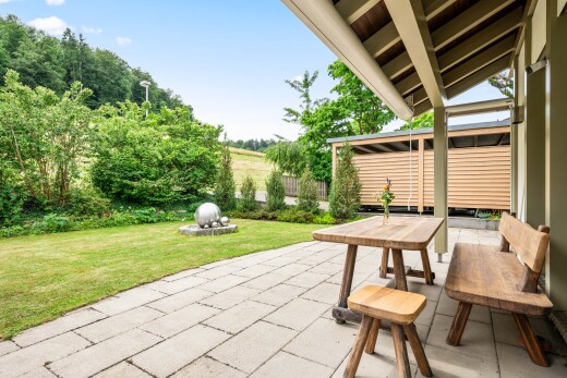 terrasse mit terrasse, from property, rasen, und day time